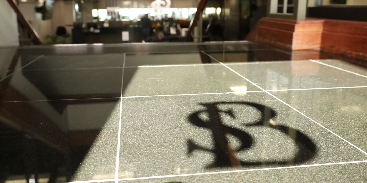 r-sb-reflection-on-lobby-stairs-1400x700